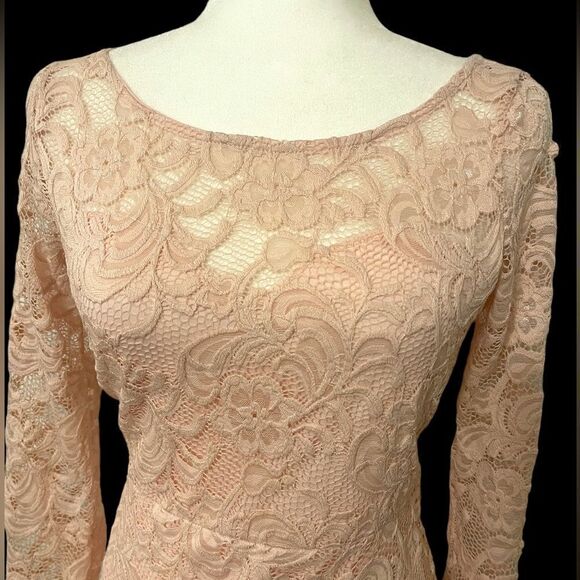 Ambiance cocktail dress​  pit to pit 15” waist 13” hips 16” shoulder to hem 32” - Picture 2 of 5